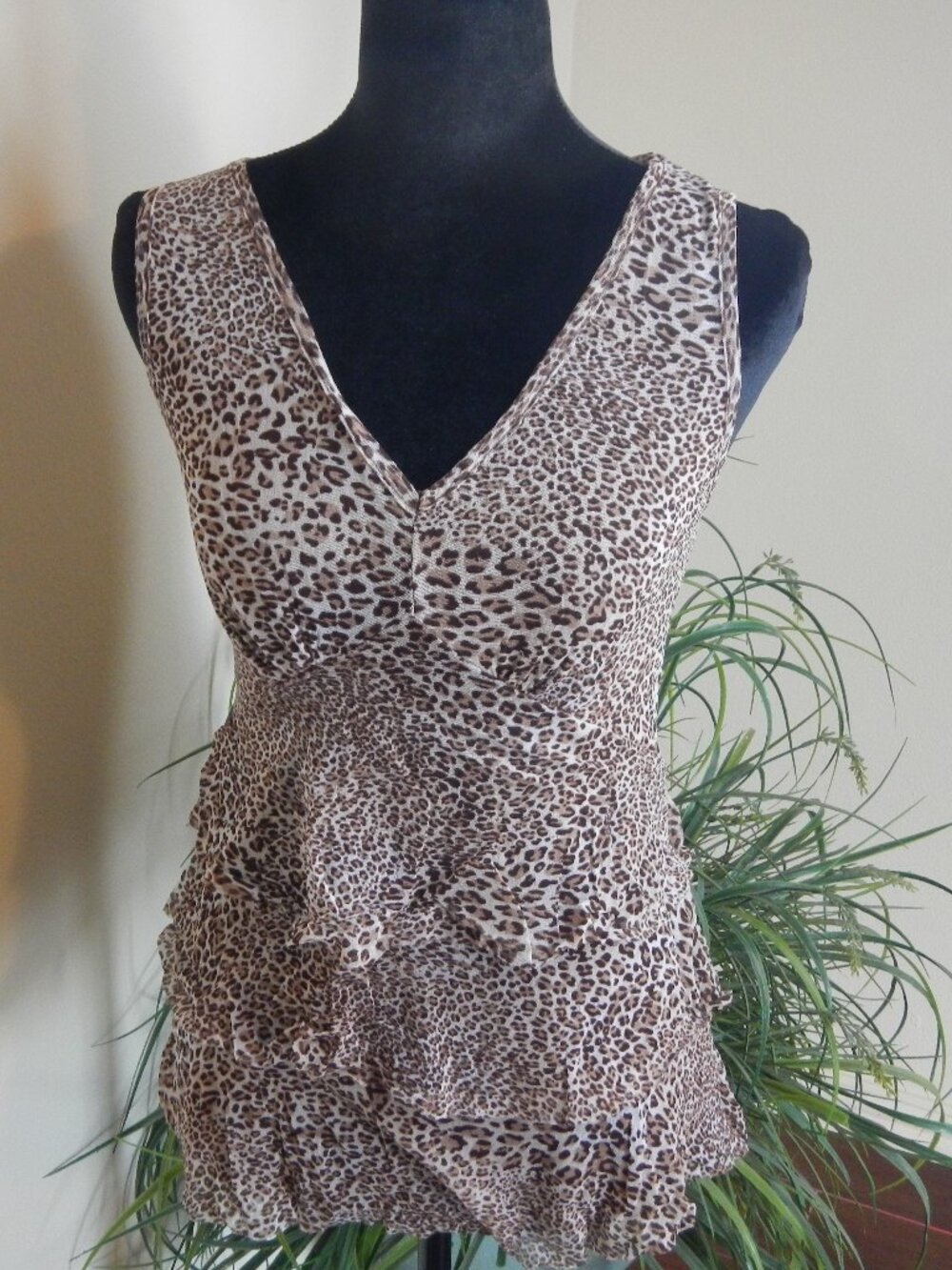 Leopard Print Ruffle Hem Sleeveless Top | Flowy Animal Print Tank